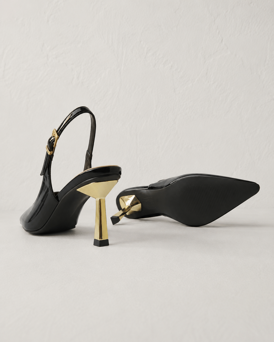 Décolleté Slingback Nere Lucide con Tacco Dorato Donna