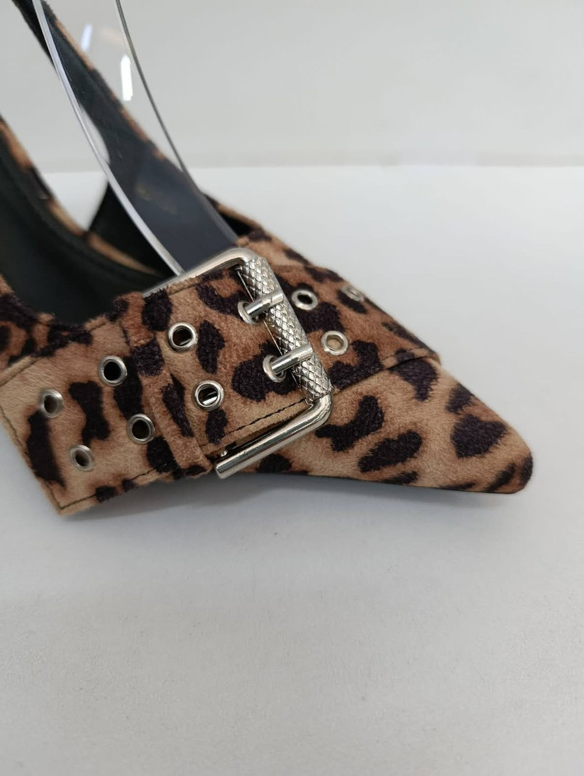 Décolleté Slingback con Borchie Donna Leopardate — Tacco Medio a Punta