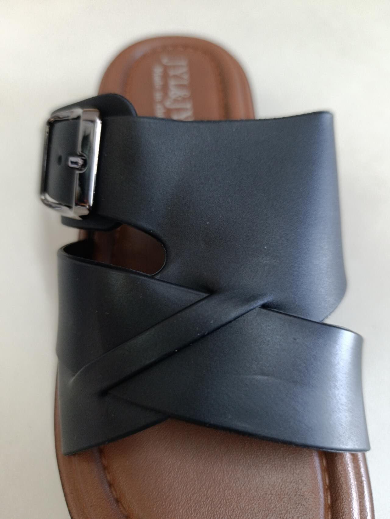 Sandali donna neri con zeppa platform e fibbia regolabile