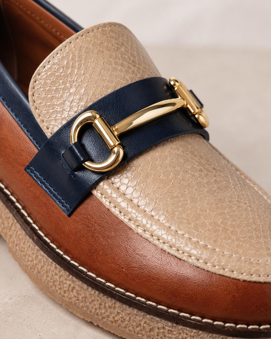 Mocassini donna marrone e beige con morsetto dorato - Sweet Shoes