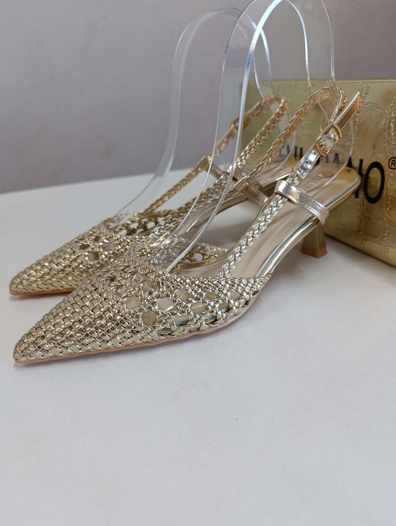 Slingback oro intracciate a punta