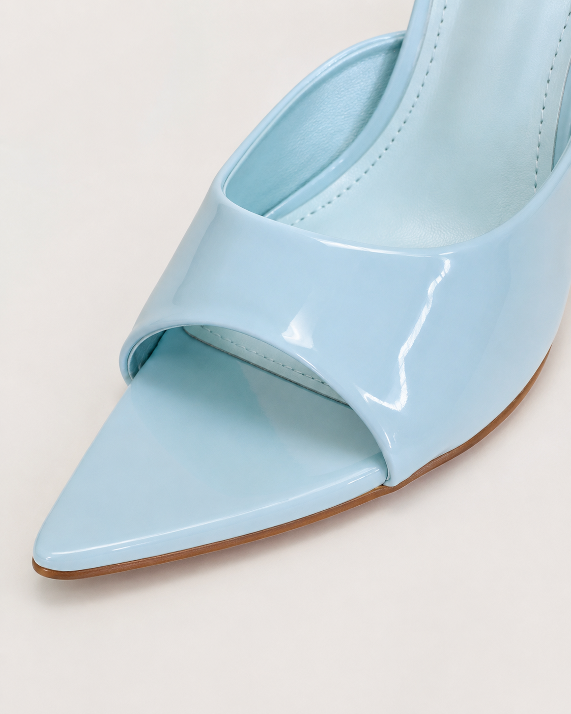 Mules Donna Punta Affilata in Azzurro Effetto Vernice — Tacco Stiletto, Ciabatte Eleganti Estive