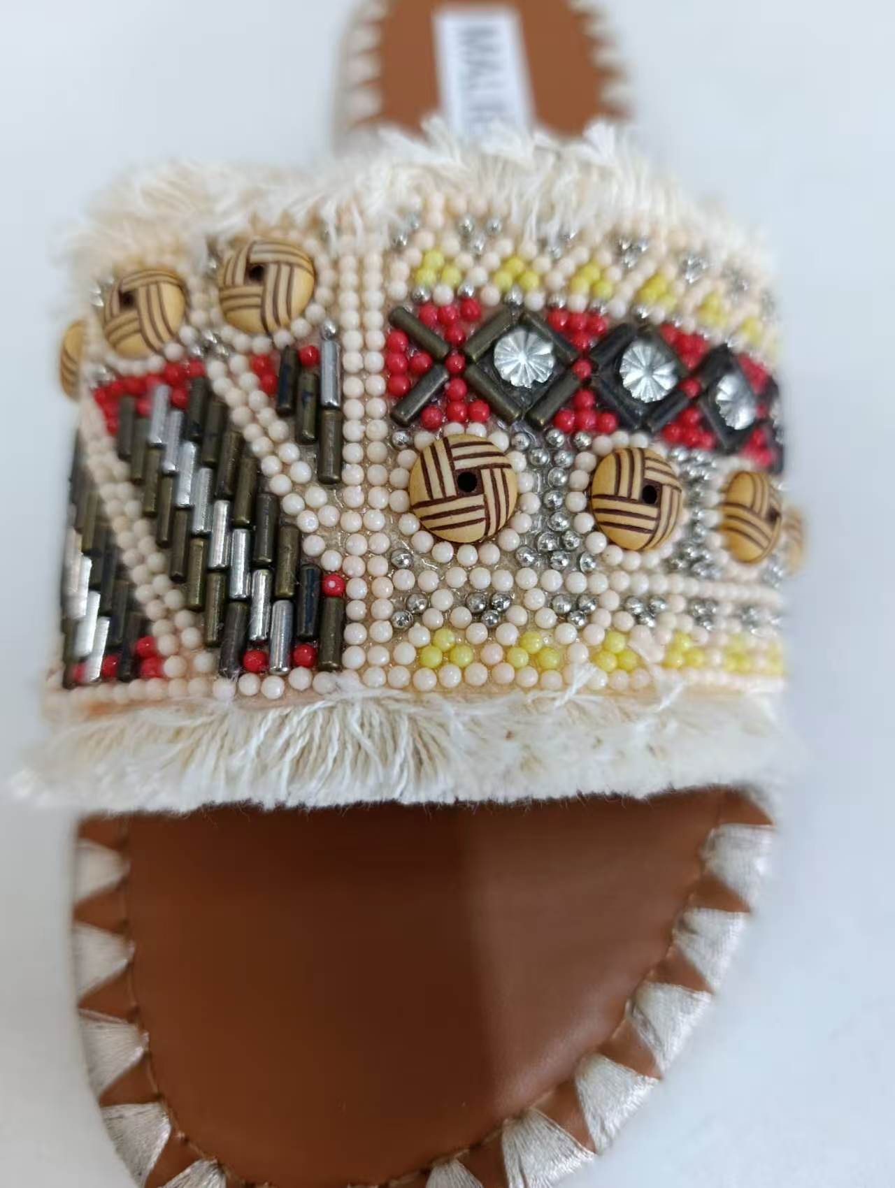 ciabatta donna beige con perline e frange stile boho chic