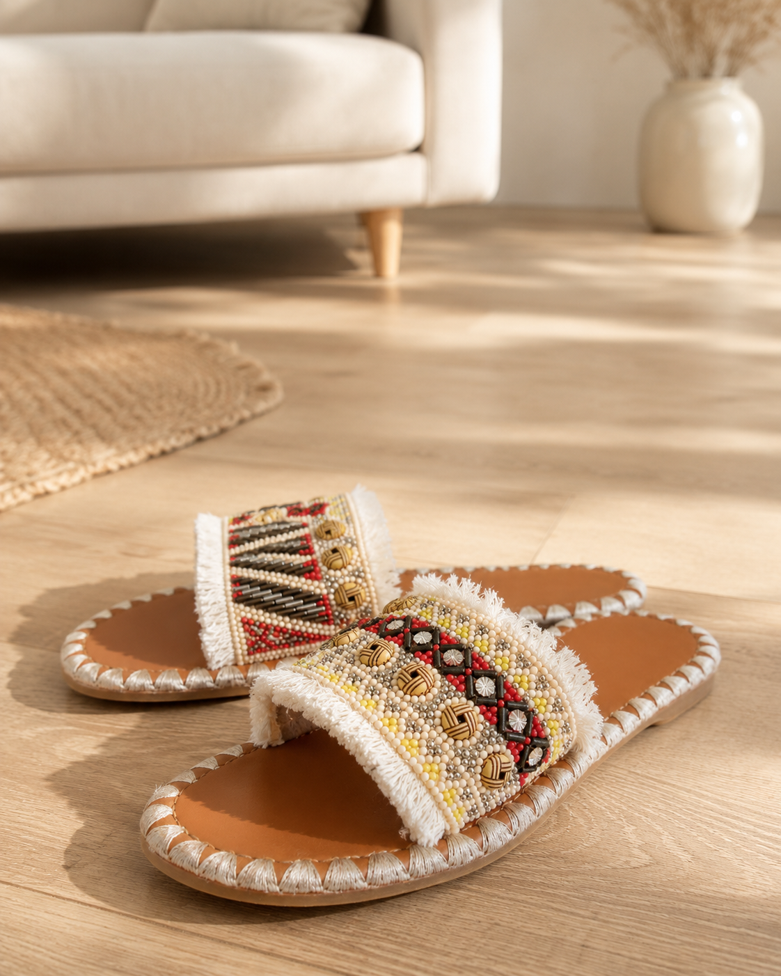 ciabatta donna beige con perline e frange stile boho chic