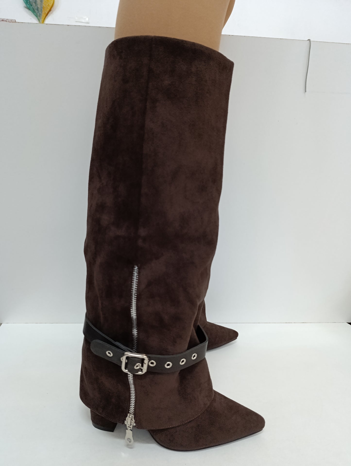 Stivali al Ginocchio in Camoscio Sintetico – Marrone
