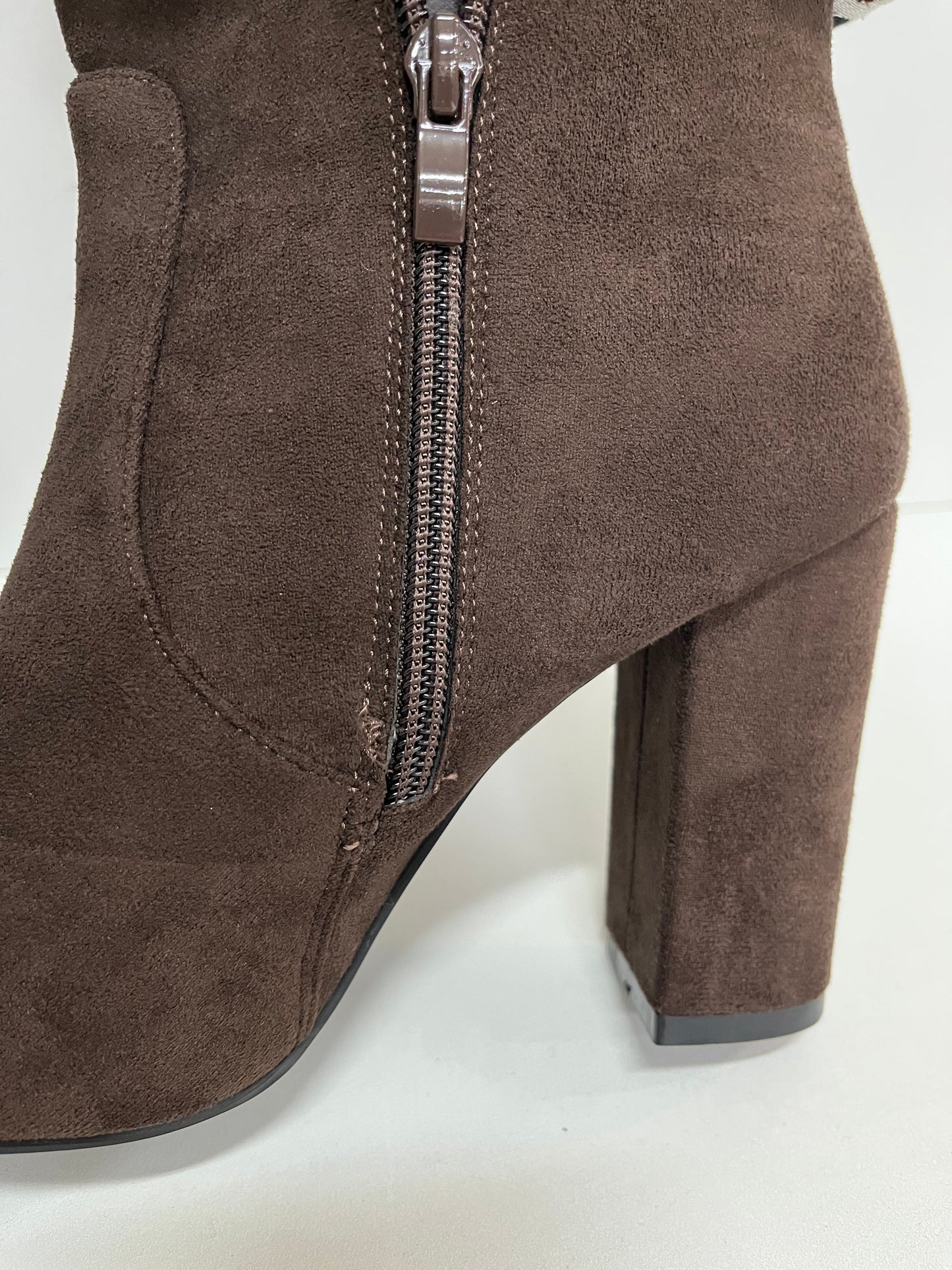 Stivali al Ginocchio in Camoscio Sintetico – Marrone