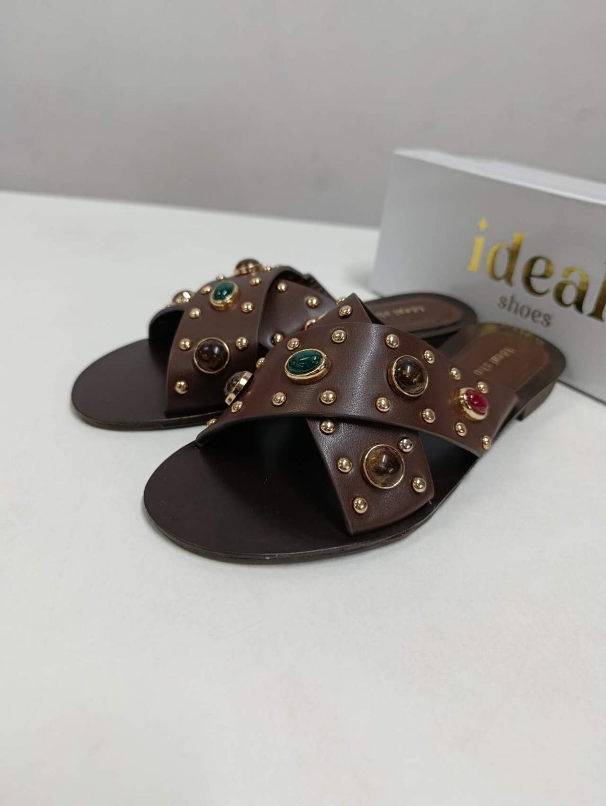 Ciabatta Donna Marrone con Decorazioni — Cinturini Incrociati, Suola Piatta