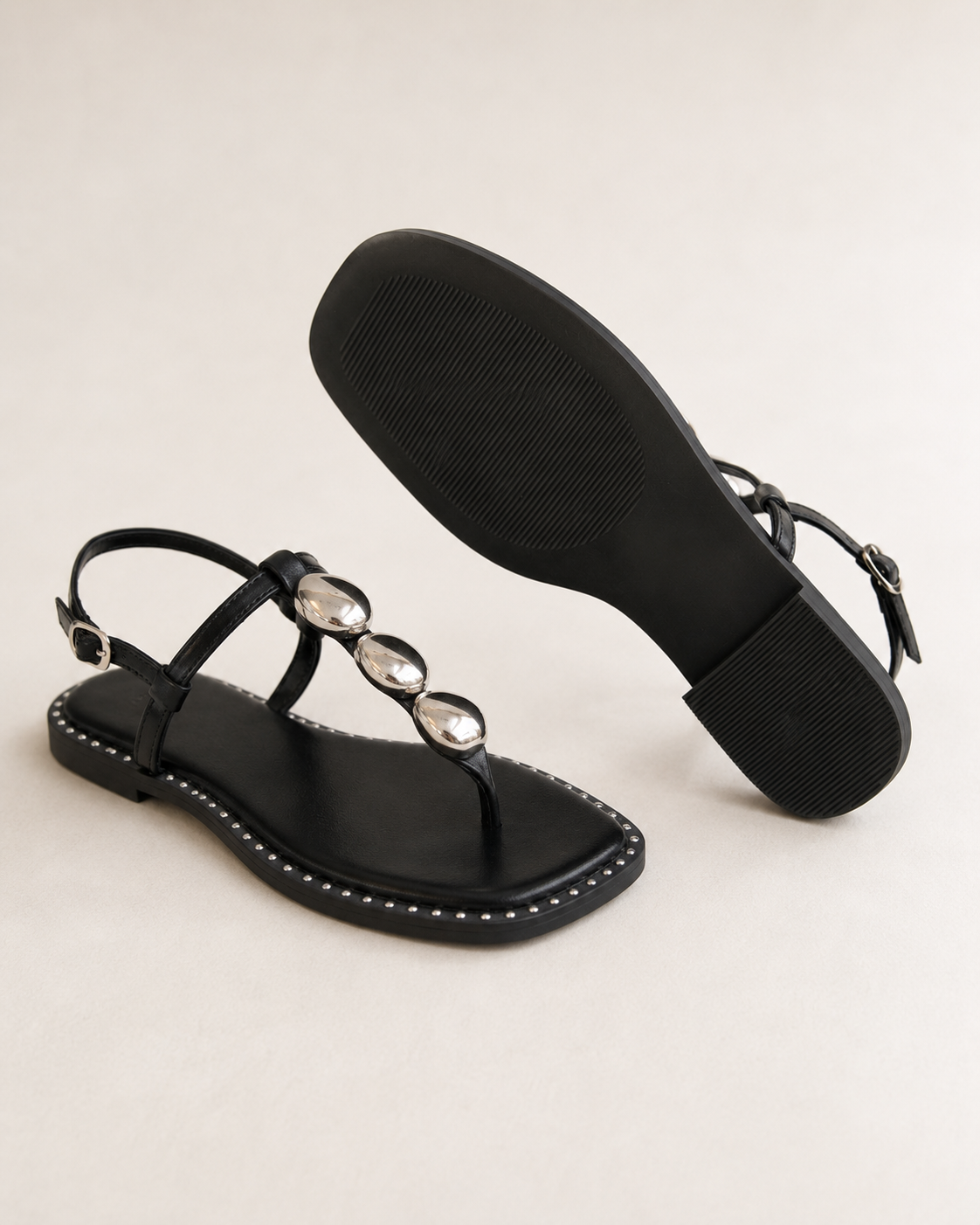 Sandali infradito neri con pietre argento e borchie – Donna