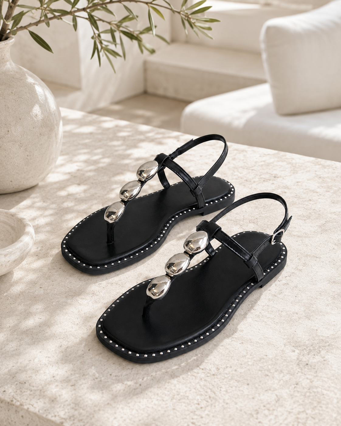 Sandali infradito neri con pietre argento e borchie – Donna